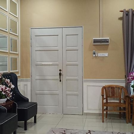Illa Bella Homestay Jasin エクステリア 写真